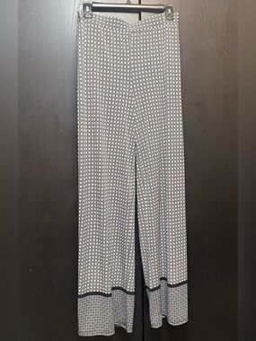 Roz & Ali Black and White Geometric Print Flowy Wide Leg Pant